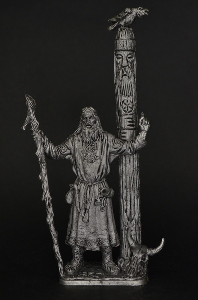 303 M  миниатюра  Волхв-древнеславянский языческий жрец и чародей, 9-11 вв
