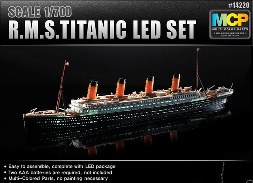 14220  флот  R.M.S. Titanic + LED SET  (1:700)