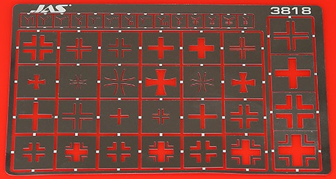 3818  инструменты для работы с краской  Трафарет опознавательные знаки армии Германии. II МВ  (1:35)
