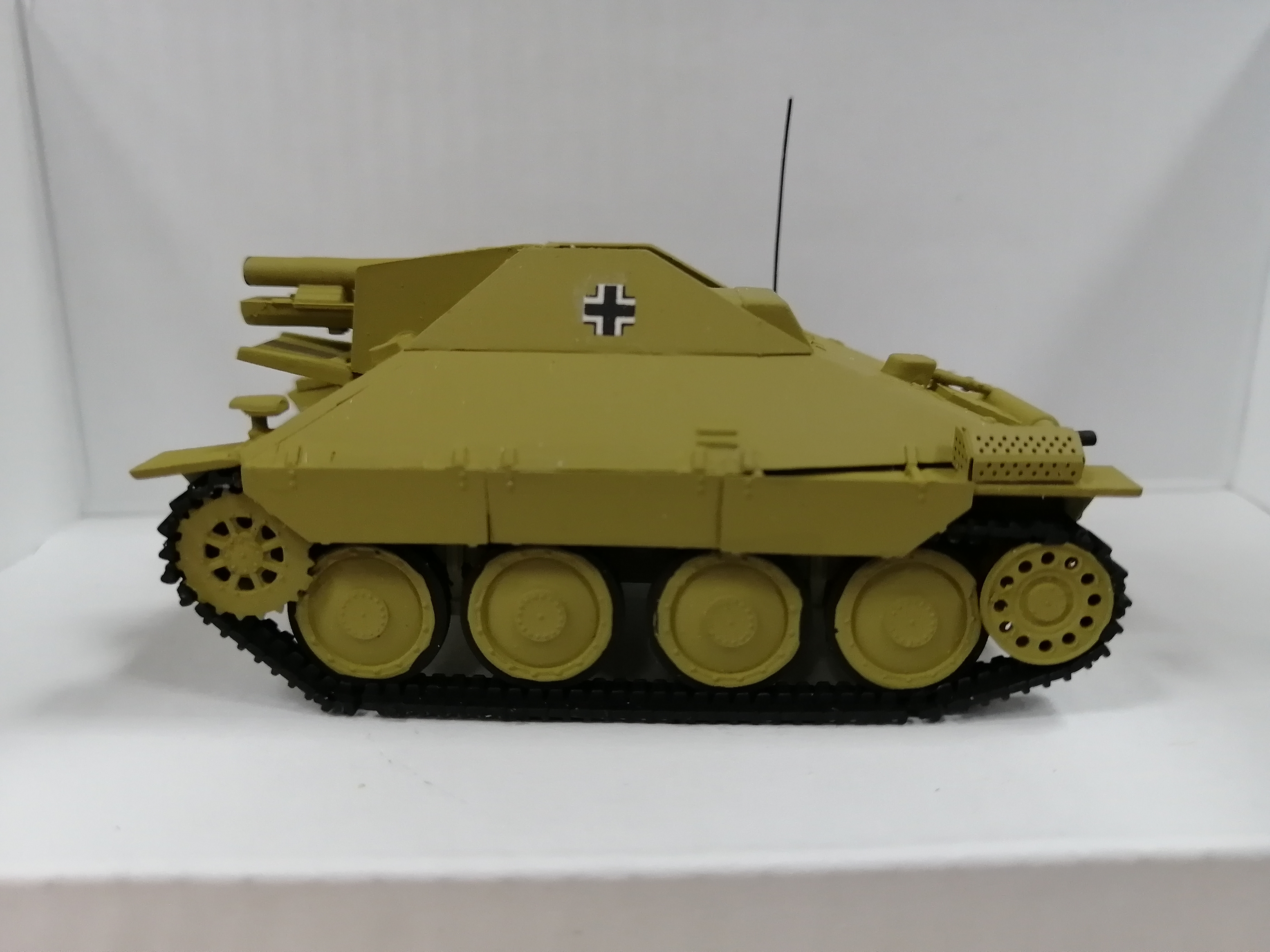 SA328  техника и вооружение  15 cm ziG.33/2 auf Jagdpanzer 38(t)  (1:72)