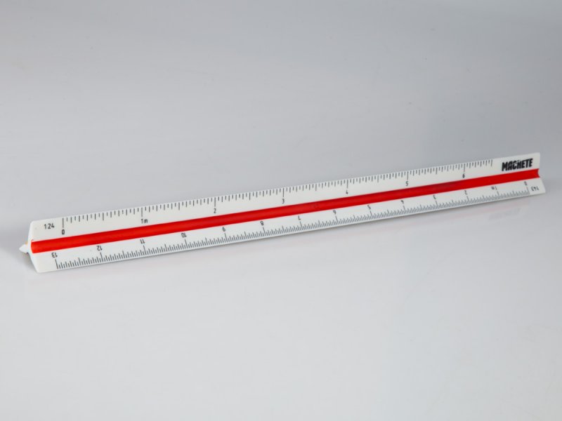 0075  ручной инструмент  Трехгранная линейка 6 масштабов: 1:24, 1:35, 1:43, 1:48, 1:72, 1:144