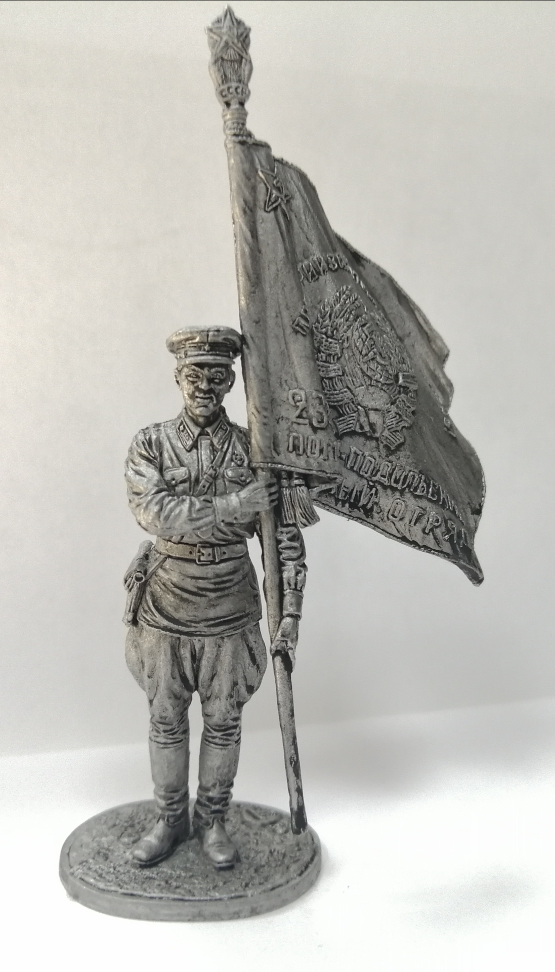 WW2-54  миниатюра  Ст.сержант погранвойск НКВД со знаменем, 1939-43 гг. СССР