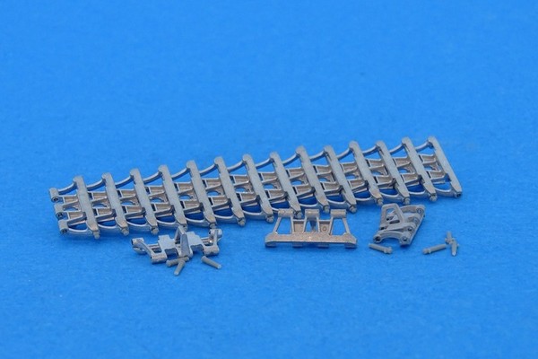 MTL-35015  траки наборные  Tracks for Pz.Kpfw.III 380 mm long-horne  (1:35)