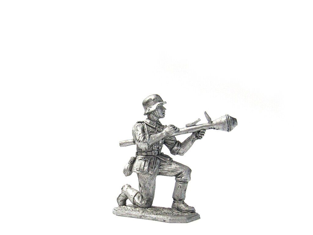 vnt-03  миниатюра  Немецкий пехотинец с Фауст-патроном, 1944-45  (54мм)
