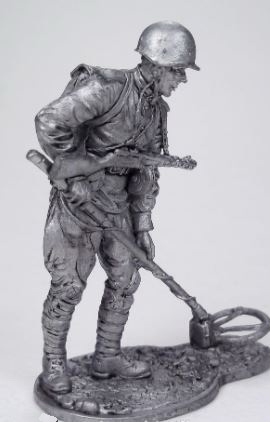 WW2-58  миниатюра  Ряд.сапёрных частей Красной Армии с миноискателем, 1943-45 гг. СССР