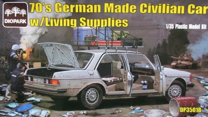 DP35018  техника и вооружение  70's German Made Civilian Car w/Living Supplies  (1:35)
